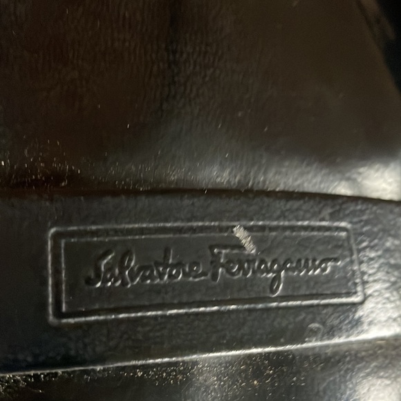 🔥🔥 Price drop!! Salvatore Ferragamo Shoulder Bag🔥🔥 - Picture 6 of 10
